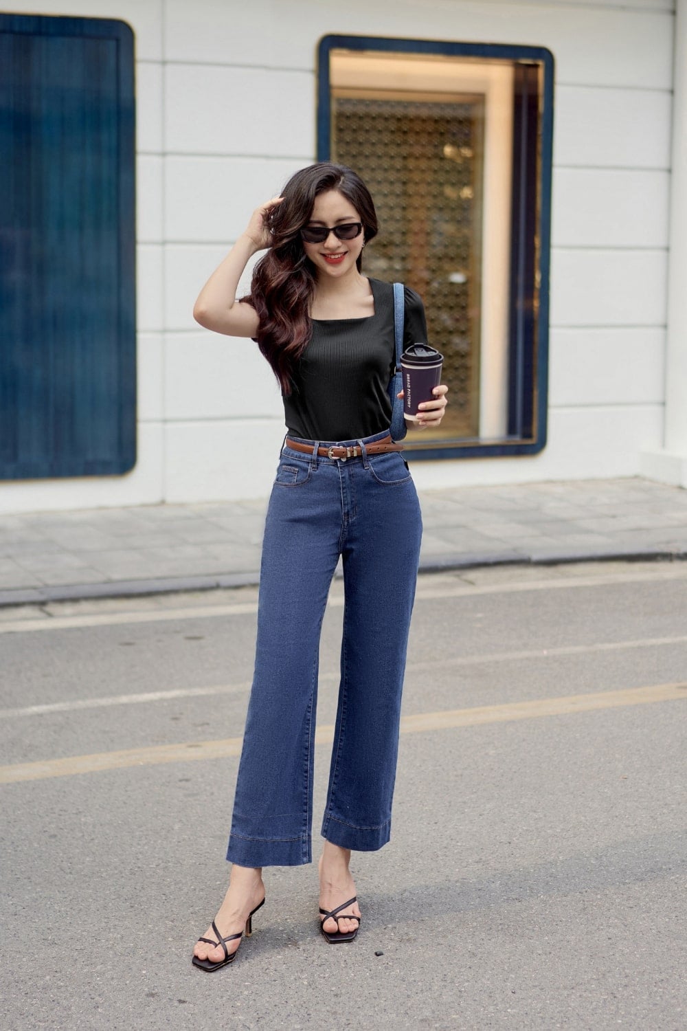 Quần jean ống suông phối với áo sơ mi