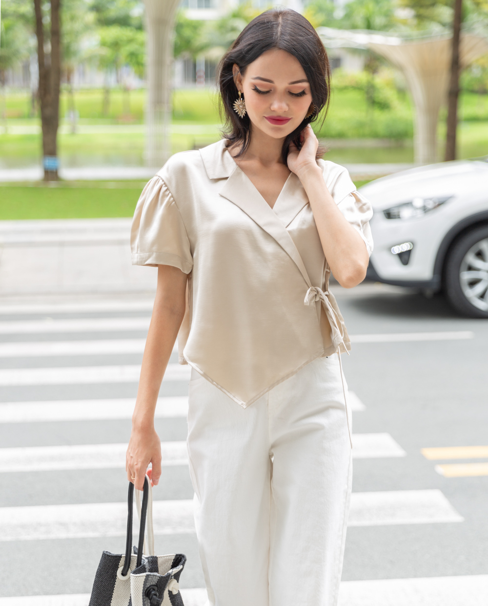 Quần trắng phối áo màu gì? 15+ tips mặc đẹp từ chuyên gia 1 Quần trắng phối với áo màu gì nữ
