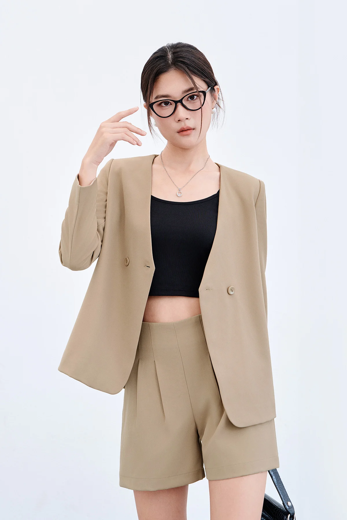 Phối áo vest nữ cá tính