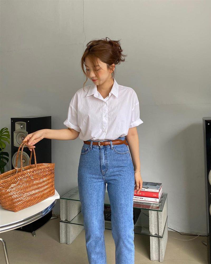 Cách sơ vin vạt trước (French Tuck)