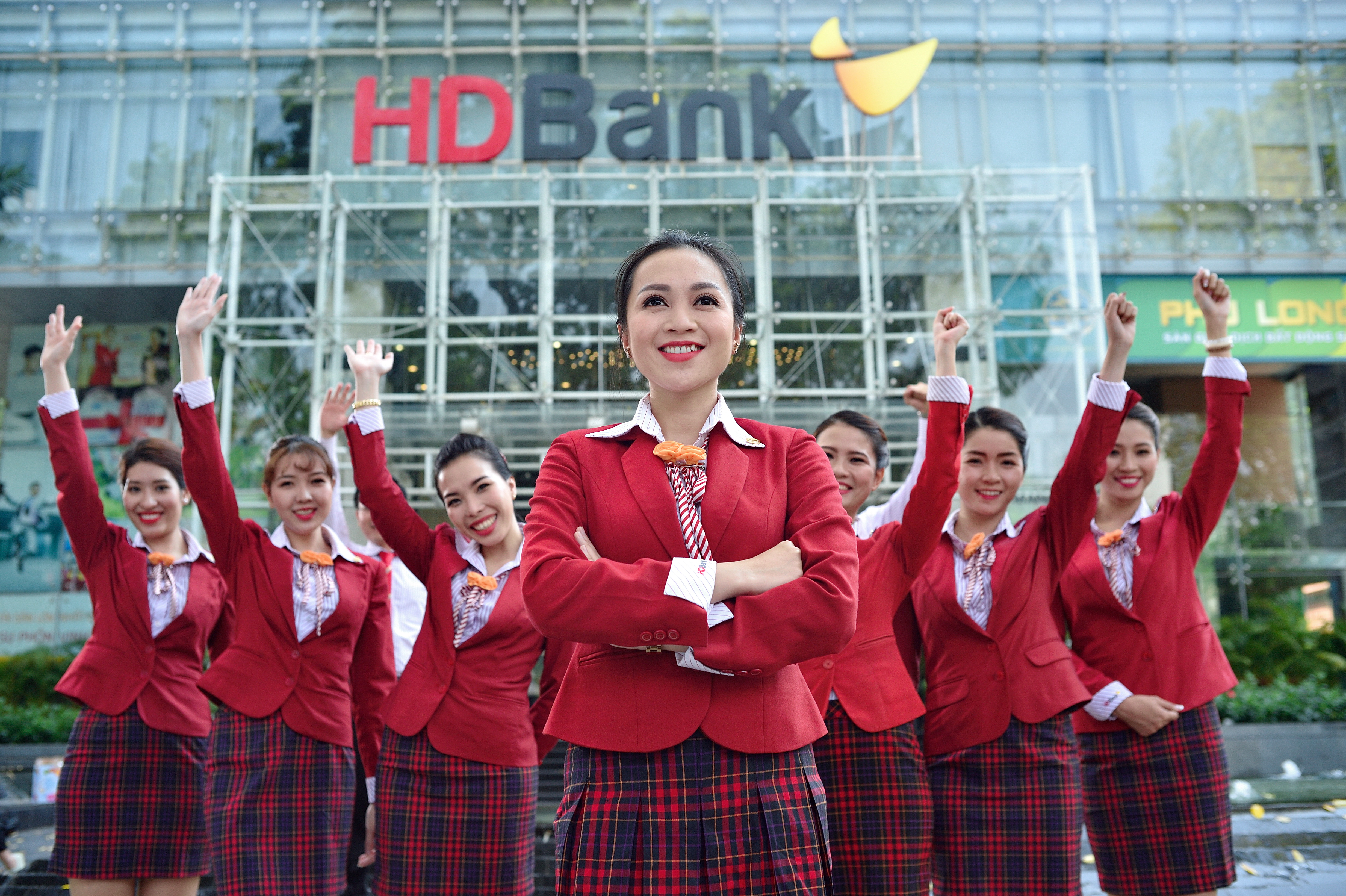 Đồng Phục HDBank | Mẫu Đẹp, Chuẩn Form & Báo Giá 6 Kiểu dáng và form may đồng phục HDBank