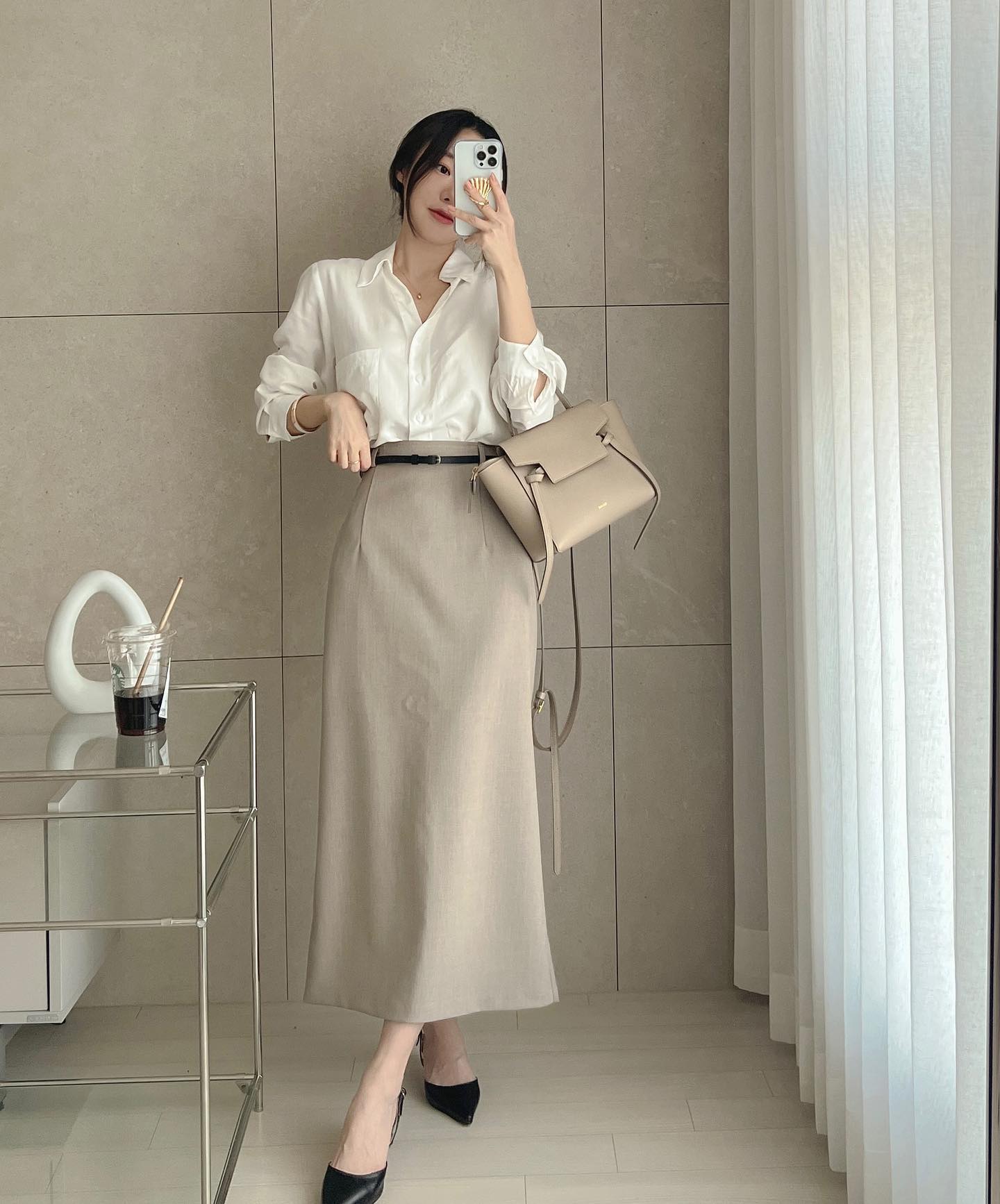 cách phối áo sơ mi với chân váy bút chì