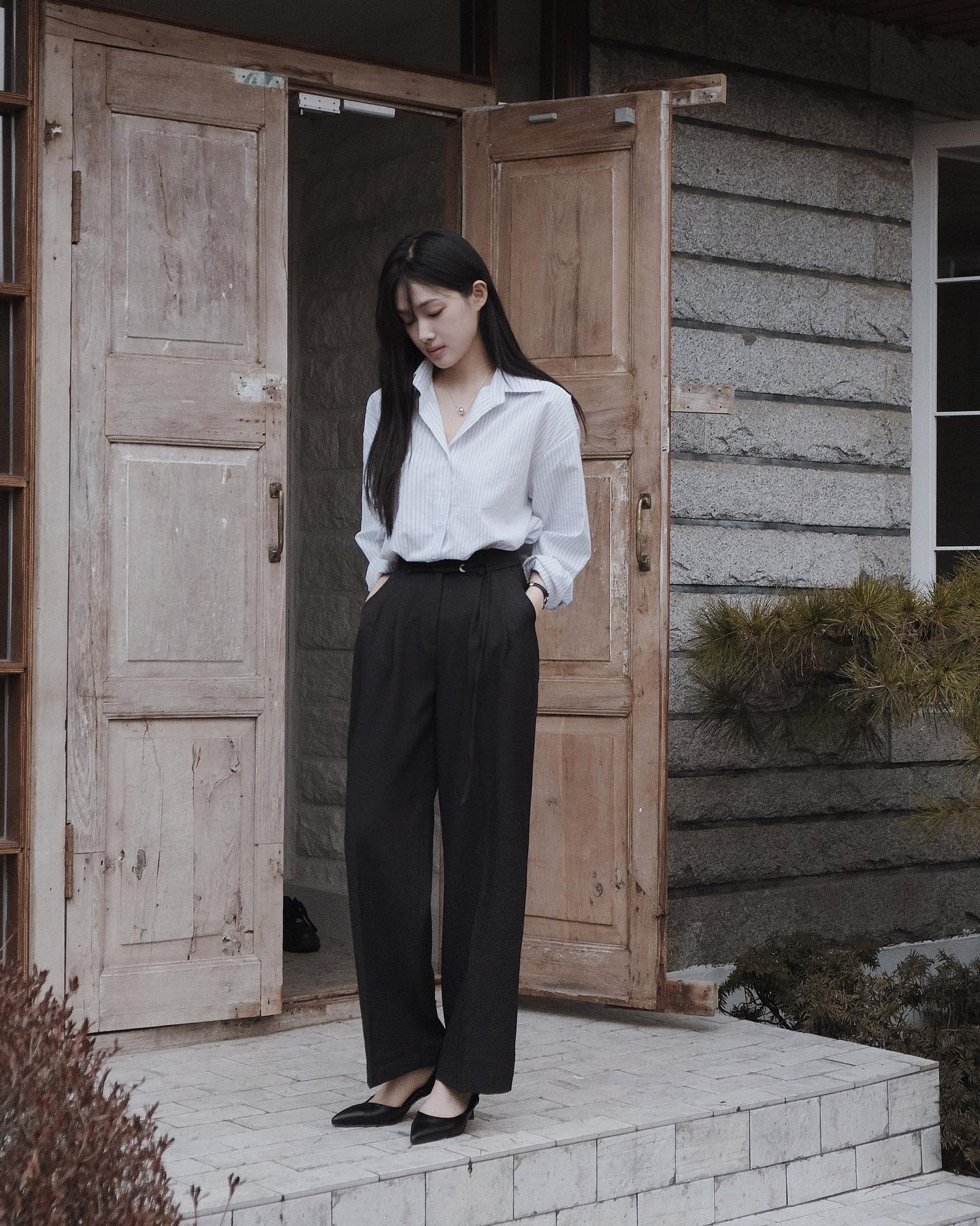 Áo sơ mi croptop quần ống rộng