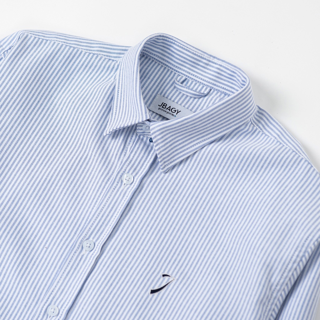 Các loại cổ áo sơ mi nam: Cổ cài nút (Button-Down).