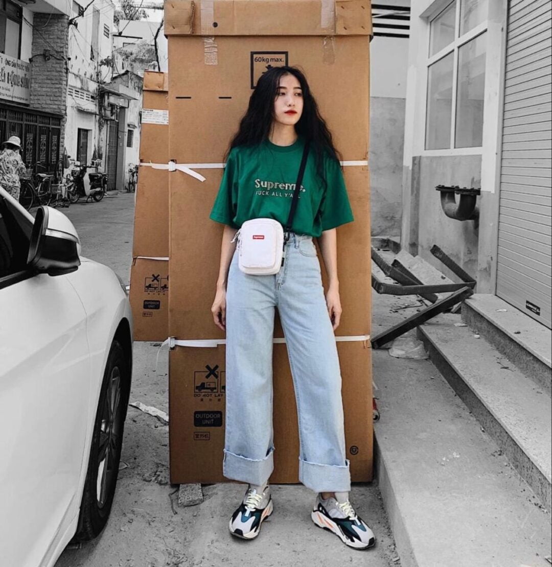 Cách phối áo thun oversize nữ
