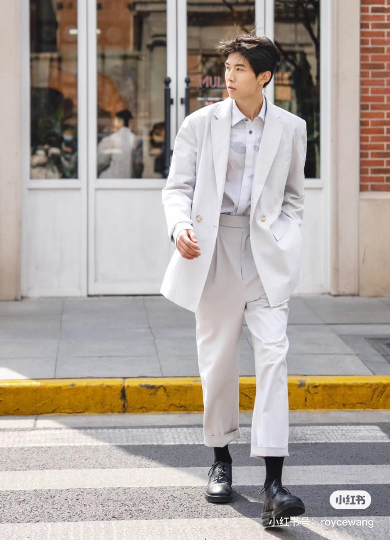Phối đồ áo sơ mi trắng nam với blazer