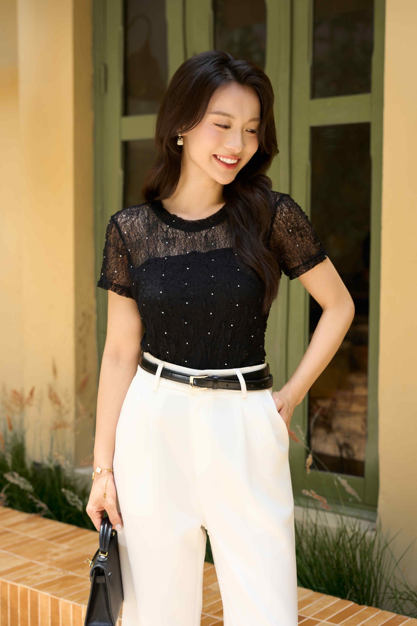 Áo Đen Phối Quần Màu Gì? 15+ Cách Phối Đồ Sành Điệu 6 phối đồ all black nữ