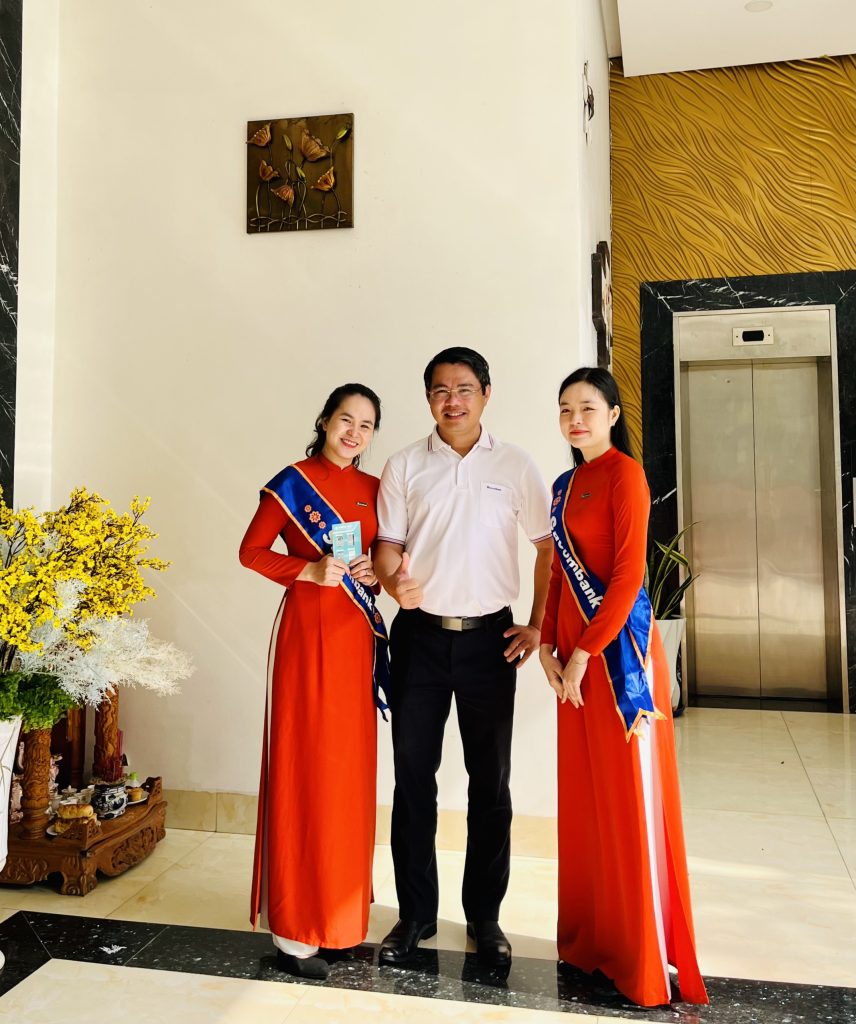 ao thun sacombank 1