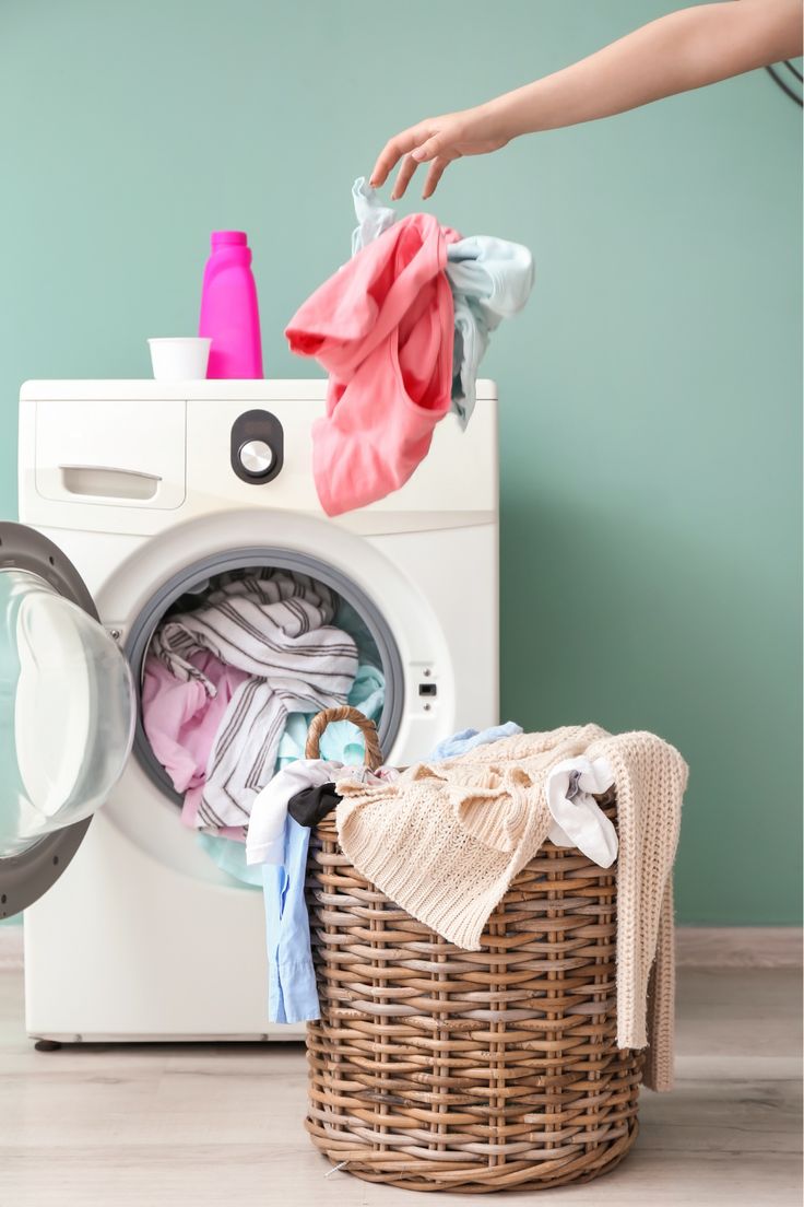 Mẹo làm khô quần áo nhanh bằng khăn bông
