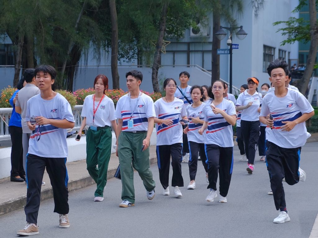 Đồng phục Tôn Đức Thắng cho nam và nữ