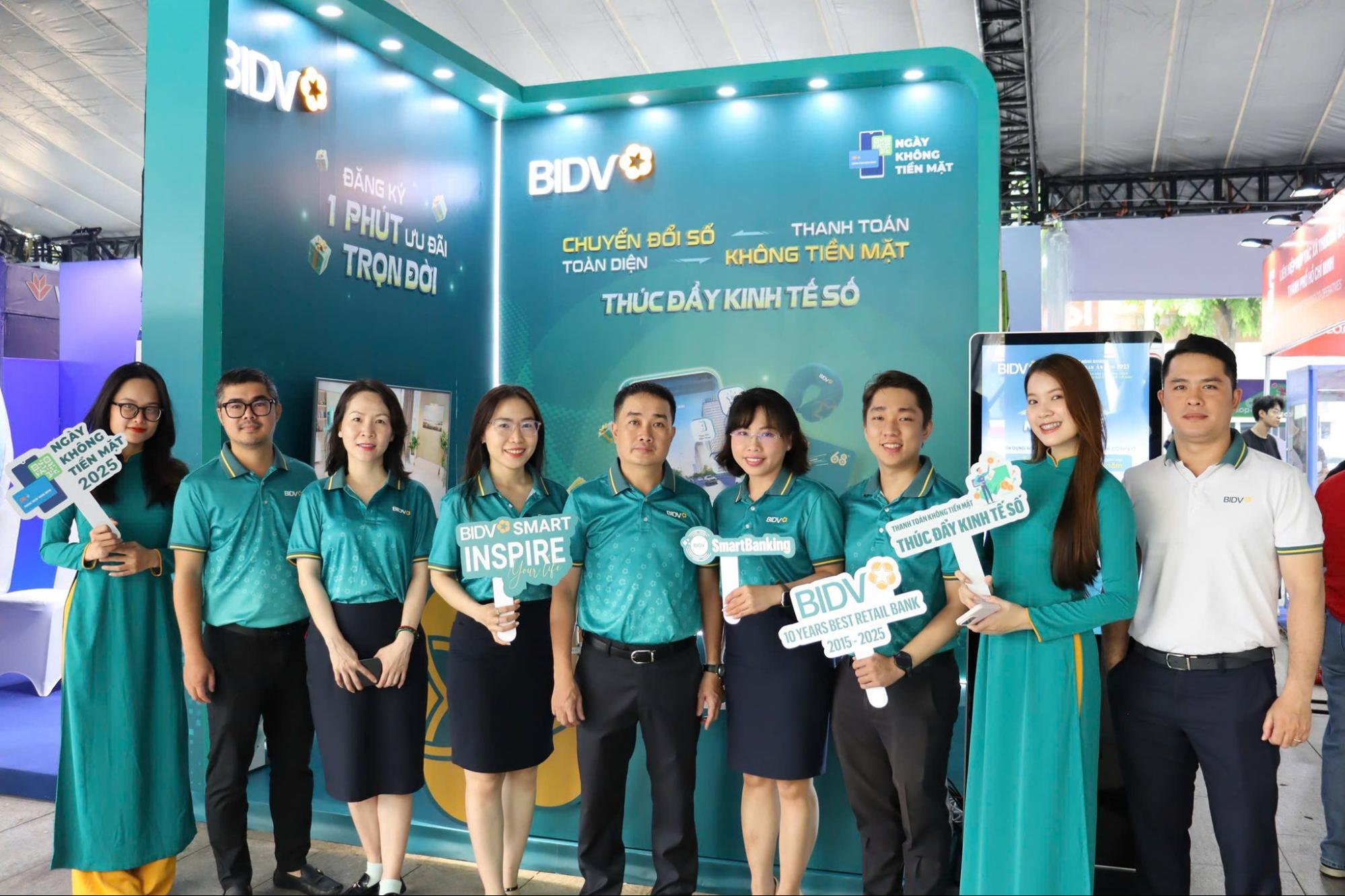 Đồng Phục BIDV Khám Phá Mẫu Thiết Kế Chuẩn và Báo Giá May 3 mẫu đồng phục bidv mới nhất
