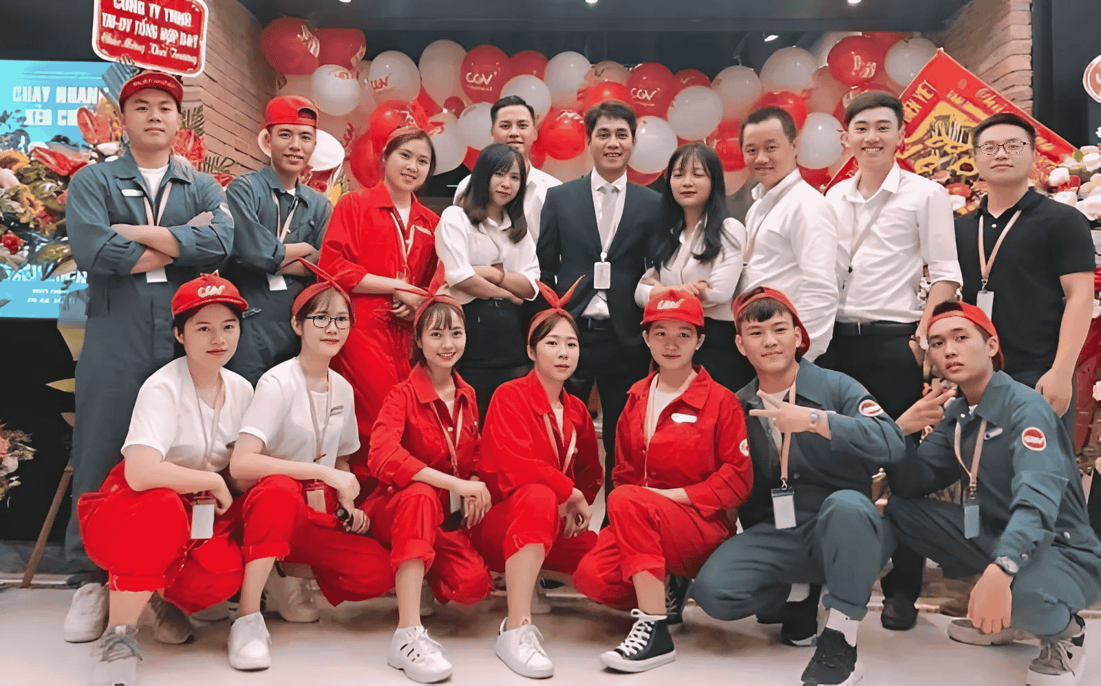 Giải Mã Đồng Phục CGV Bí Quyết Tạo Dấu Ấn Thương Hiệu 4 Mẫu đồng phục CGV cho nhân viên nam nữ