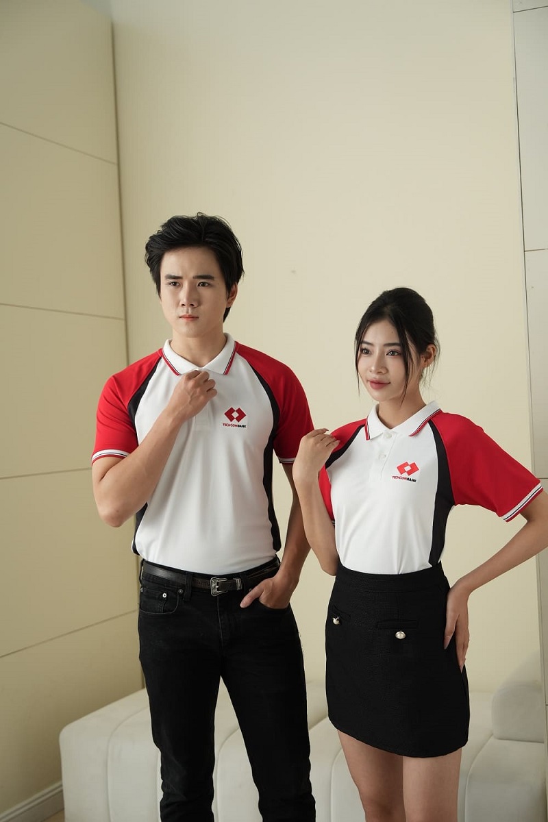 Đồng Phục Techcombank Phân Tích Thiết Kế & Giải Pháp May Đo 6 Mẫu đồng phục công ty Techcombank màu đỏ nổi bật