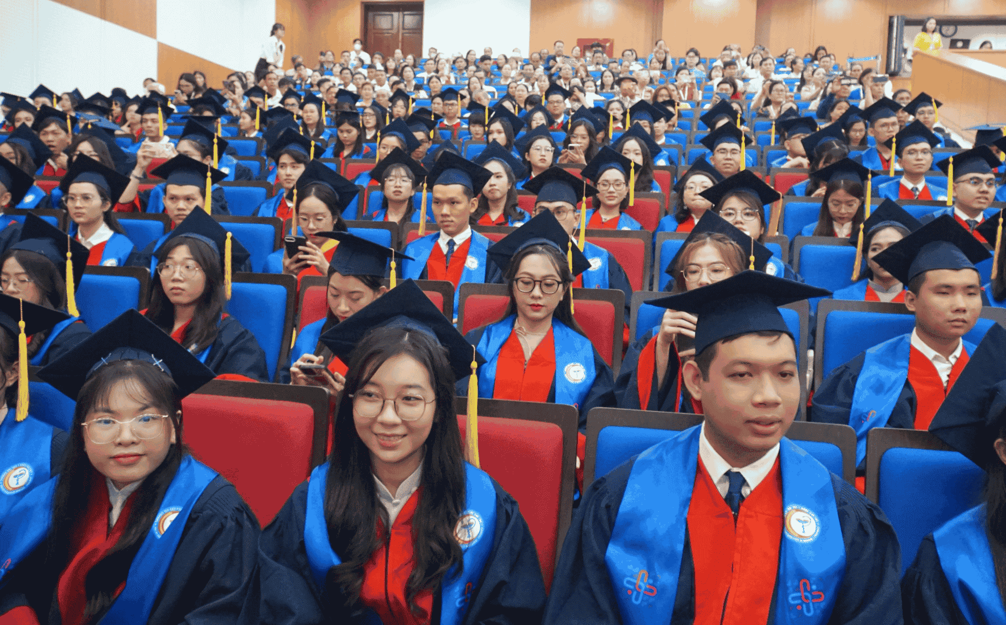 mẫu đồng phục CTUMP