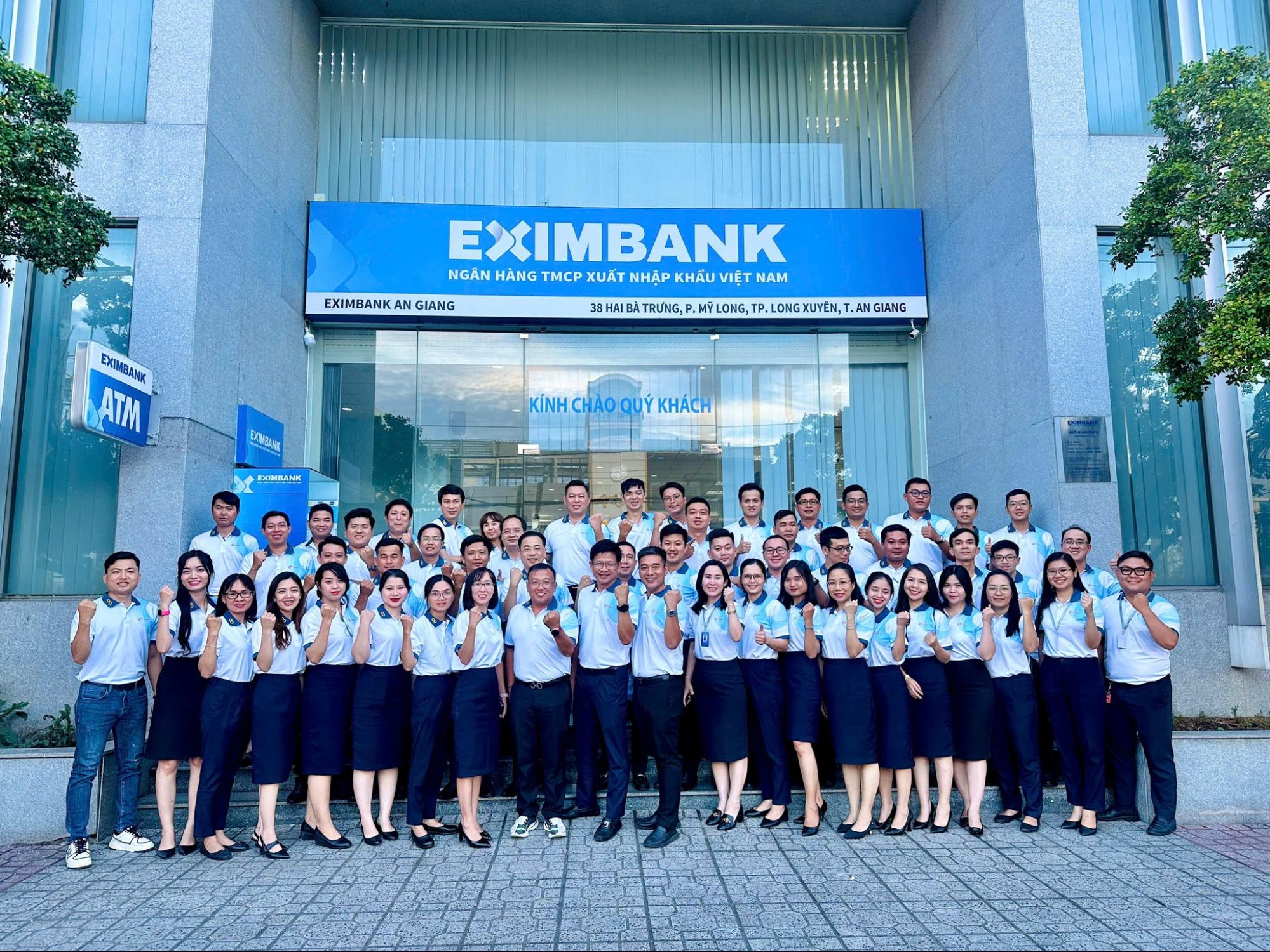 Đồng Phục Eximbank Nâng Tầm Hình Ảnh Thương Hiệu 4 đồng phục giao dịch viên eximbank