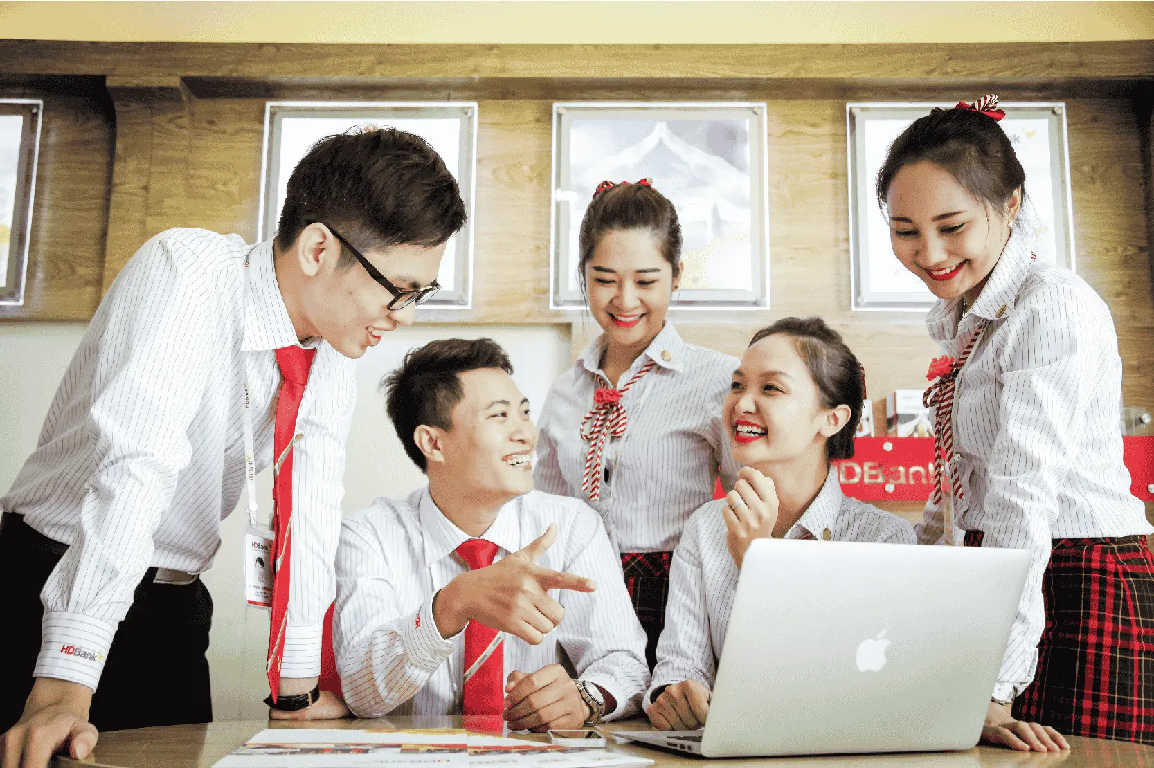 Đồng Phục HDBank | Mẫu Đẹp, Chuẩn Form & Báo Giá 5 Áo dài đồng phục HDBank