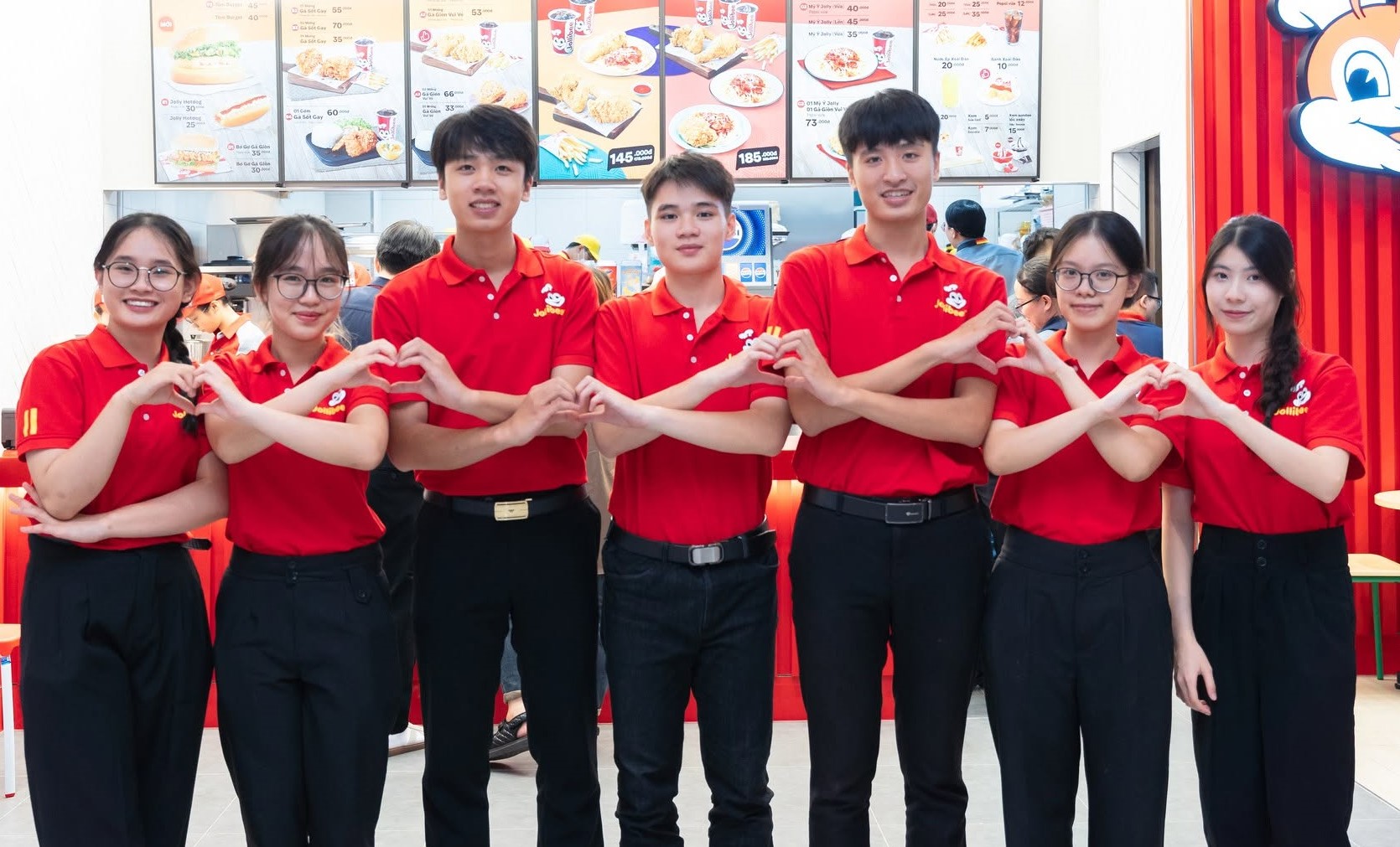Thiết kế áo đồng phục Jollibee