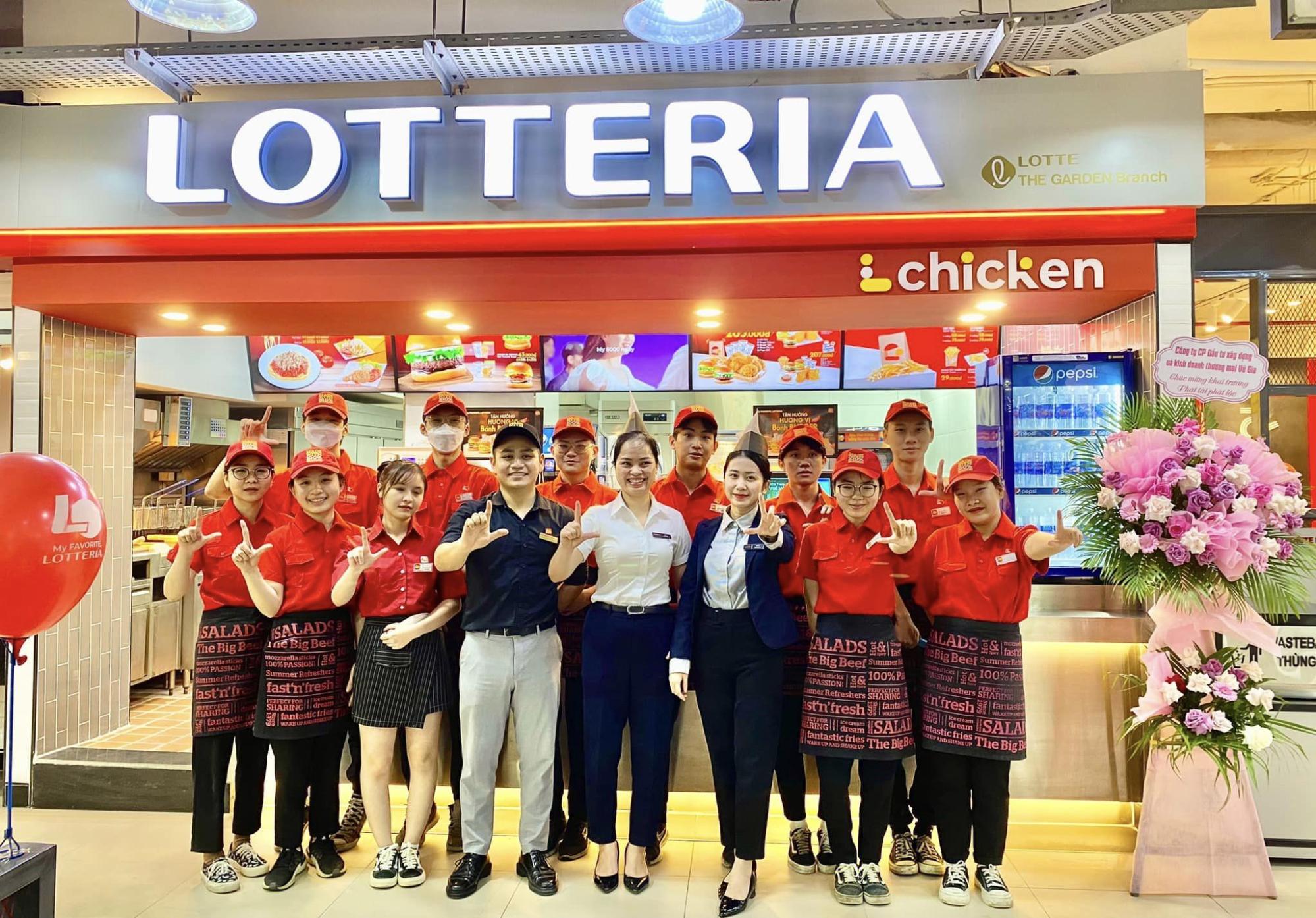 Giải Mã Đồng Phục Lotteria Chuyên Nghiệp Từ A-Z 2 Mẫu áo đồng phục Lotteria
