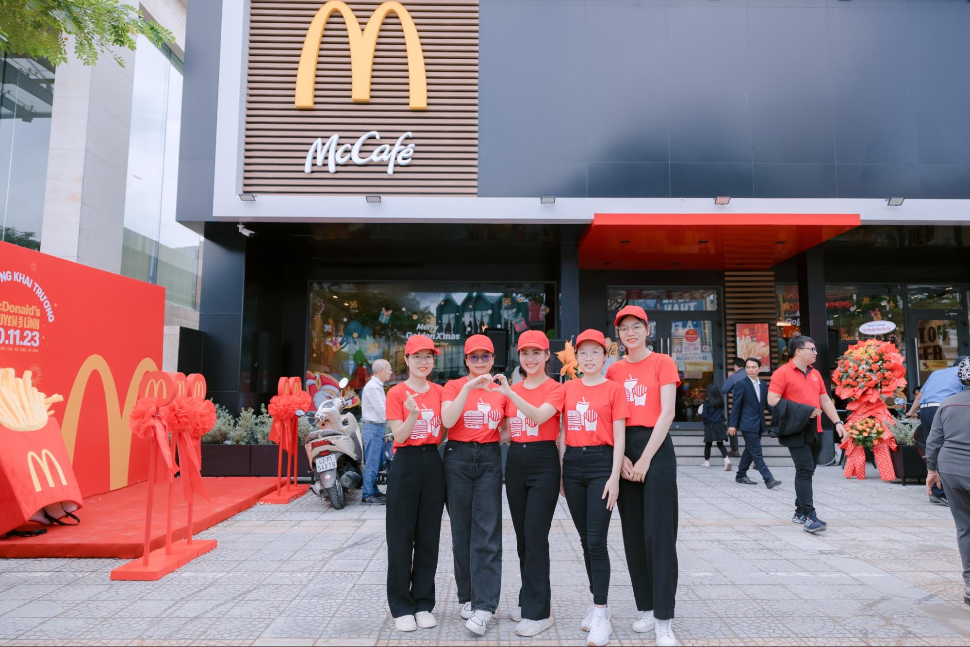 Thiết kế đồng phục mcdonald's