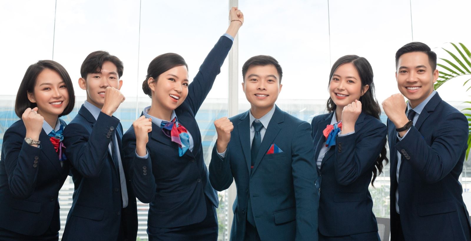 Đồng Phục Techcombank Phân Tích Thiết Kế & Giải Pháp May Đo 2 Đồng phục giao dịch viên Techcombank chuyên nghiệp