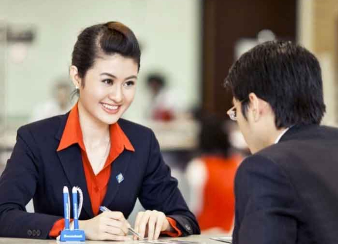 Chân váy và áo sơ mi đồng phục Sacombank