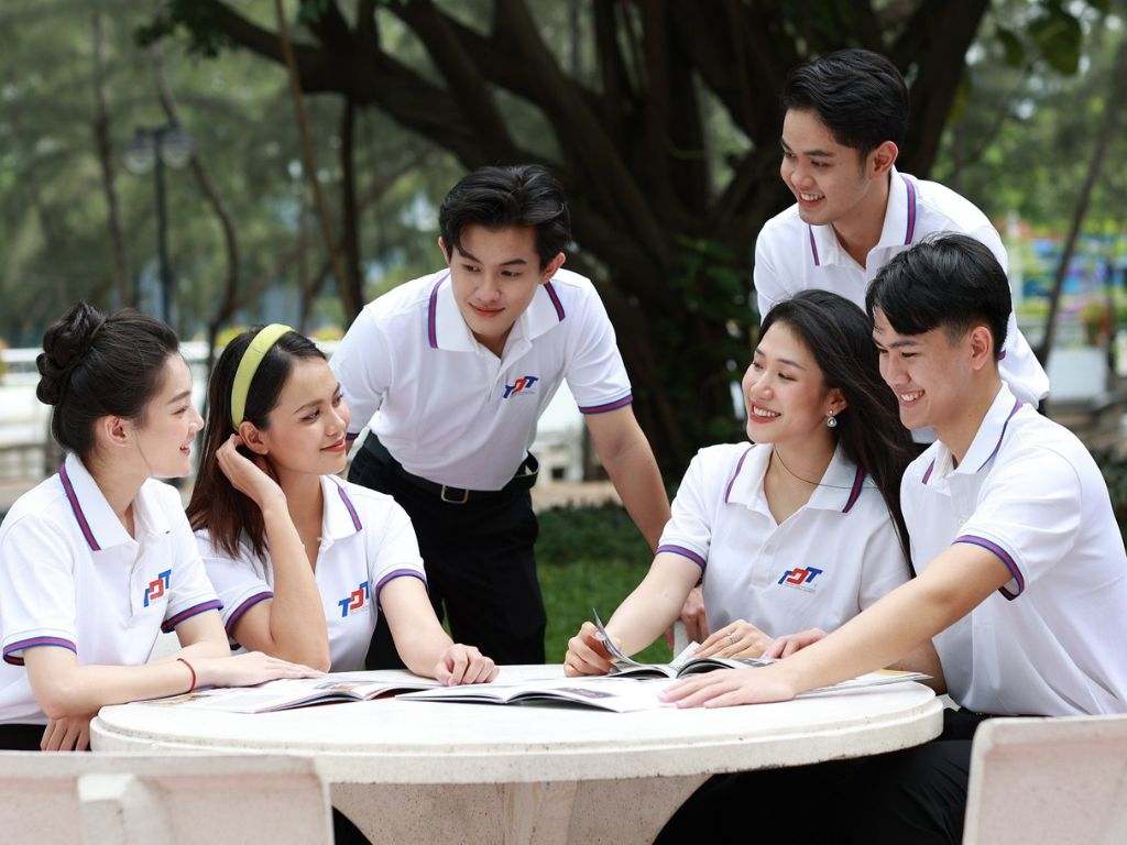 Áo thể dục Tôn Đức Thắng