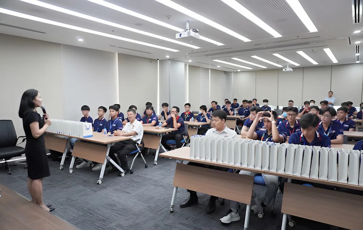Đồng phục Tôn Đức Thắng