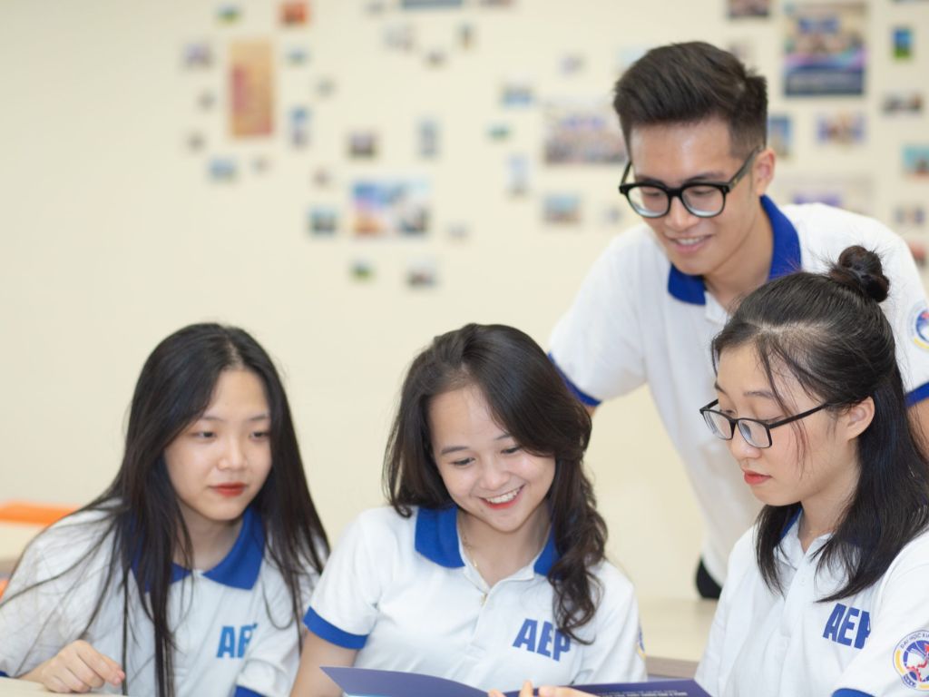 Đồng phục trường Đại học Kinh tế Quốc dân