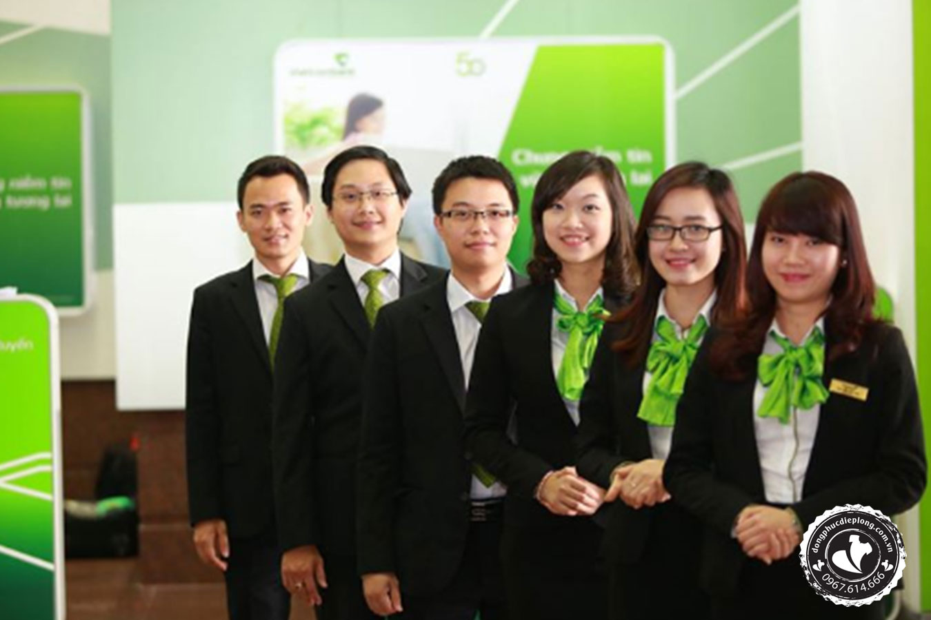 Tất Tần Tật về Đồng Phục Vietcombank & Giải Pháp May Đo 3 Áo dài đồng phục Vietcombank