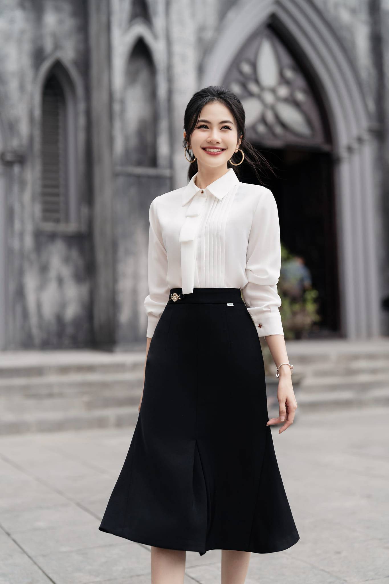 cách phối phụ kiện với áo sơ mi và chân váy