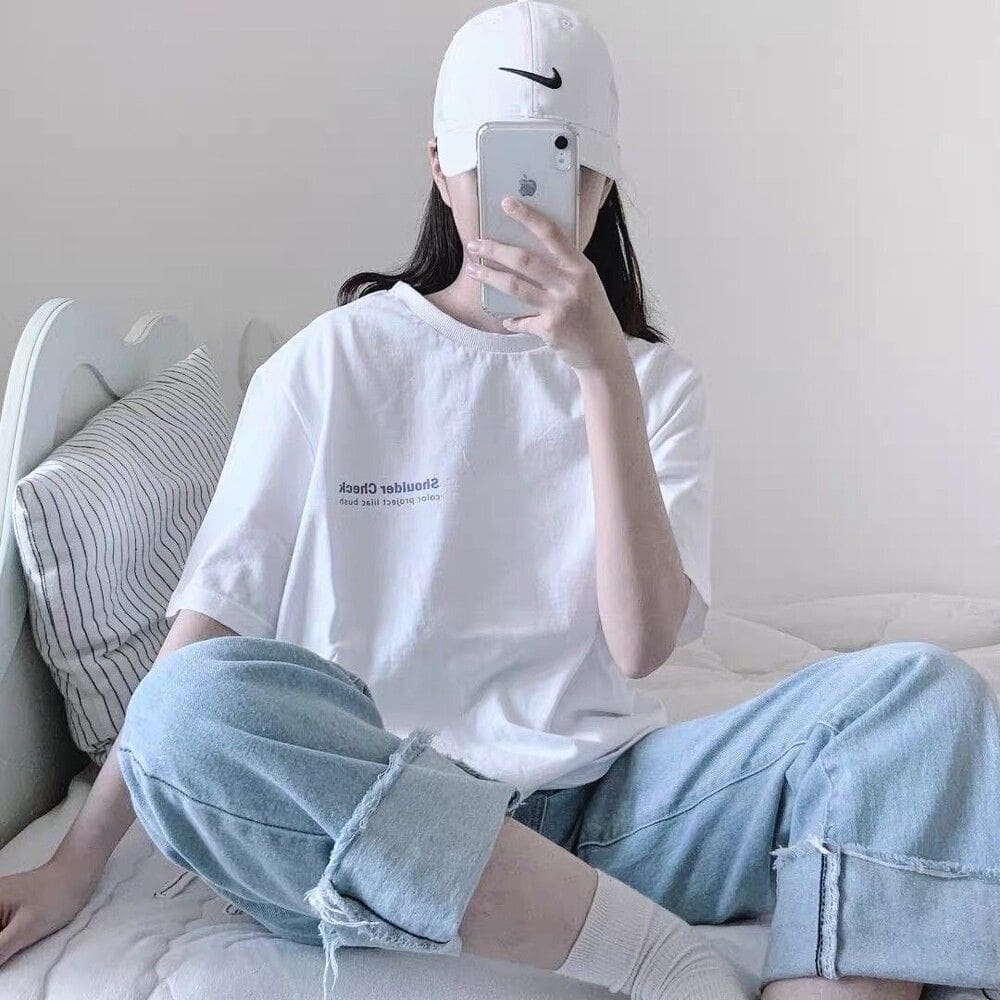 phối đồ với áo thun nữ và chân váy