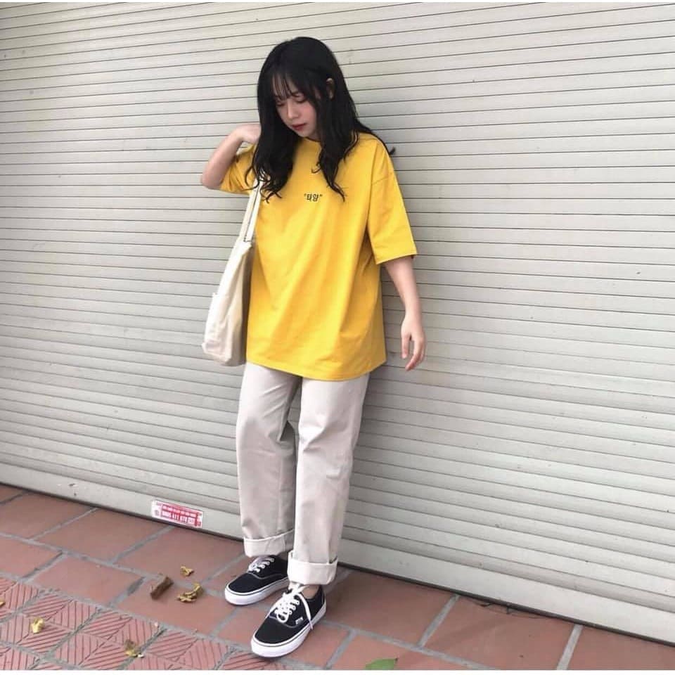 phối đồ với áo thun nữ và quần jean