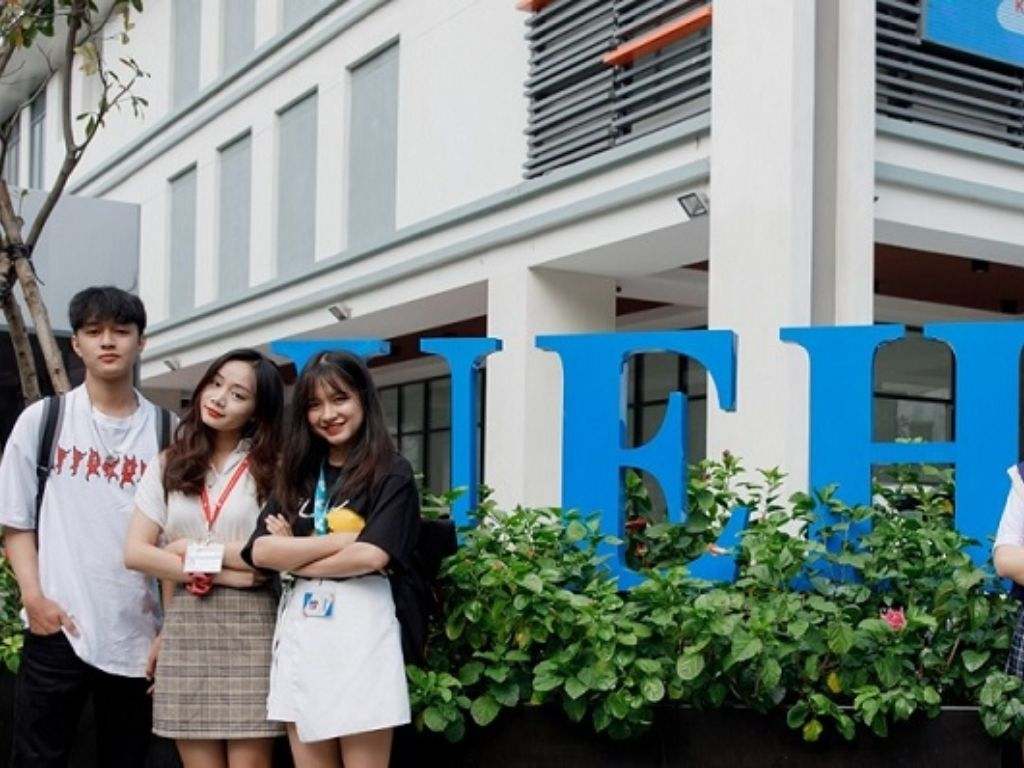 Đồng Phục UEH Toàn Tập Mẫu Mã, Bảng Giá & Nơi Mua 3 áo sơ mi ueh
