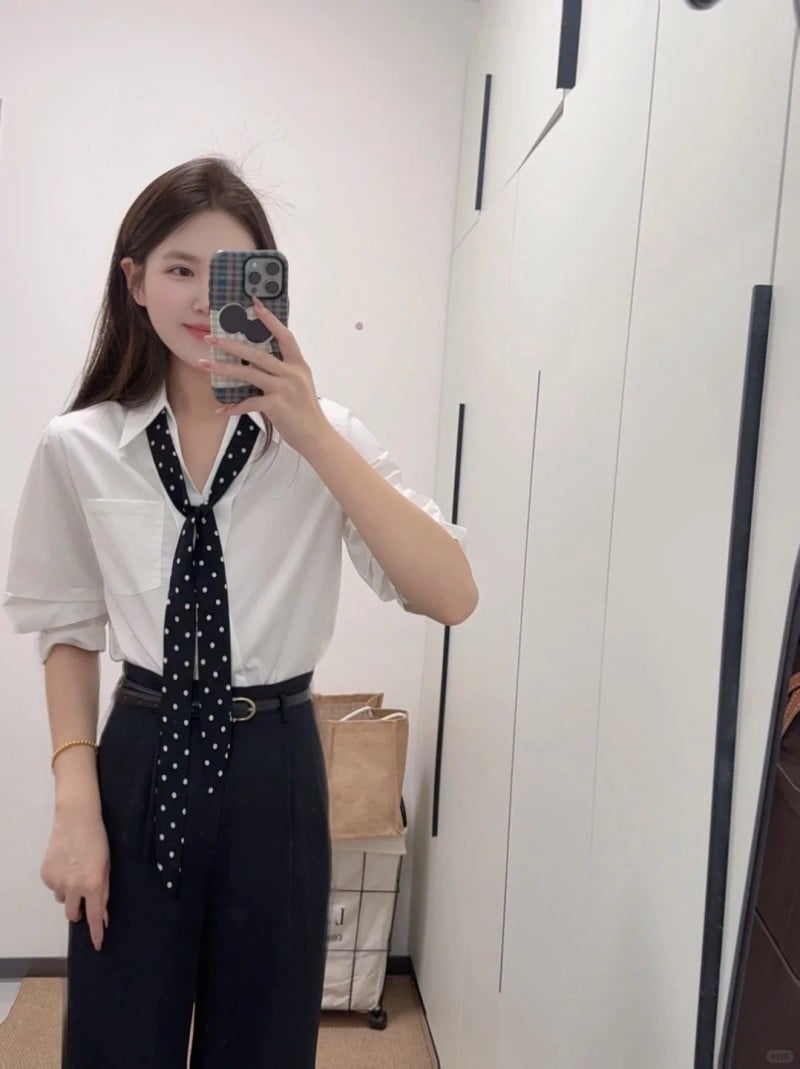 cách thắt khăn với áo sơ mi kiểu choker