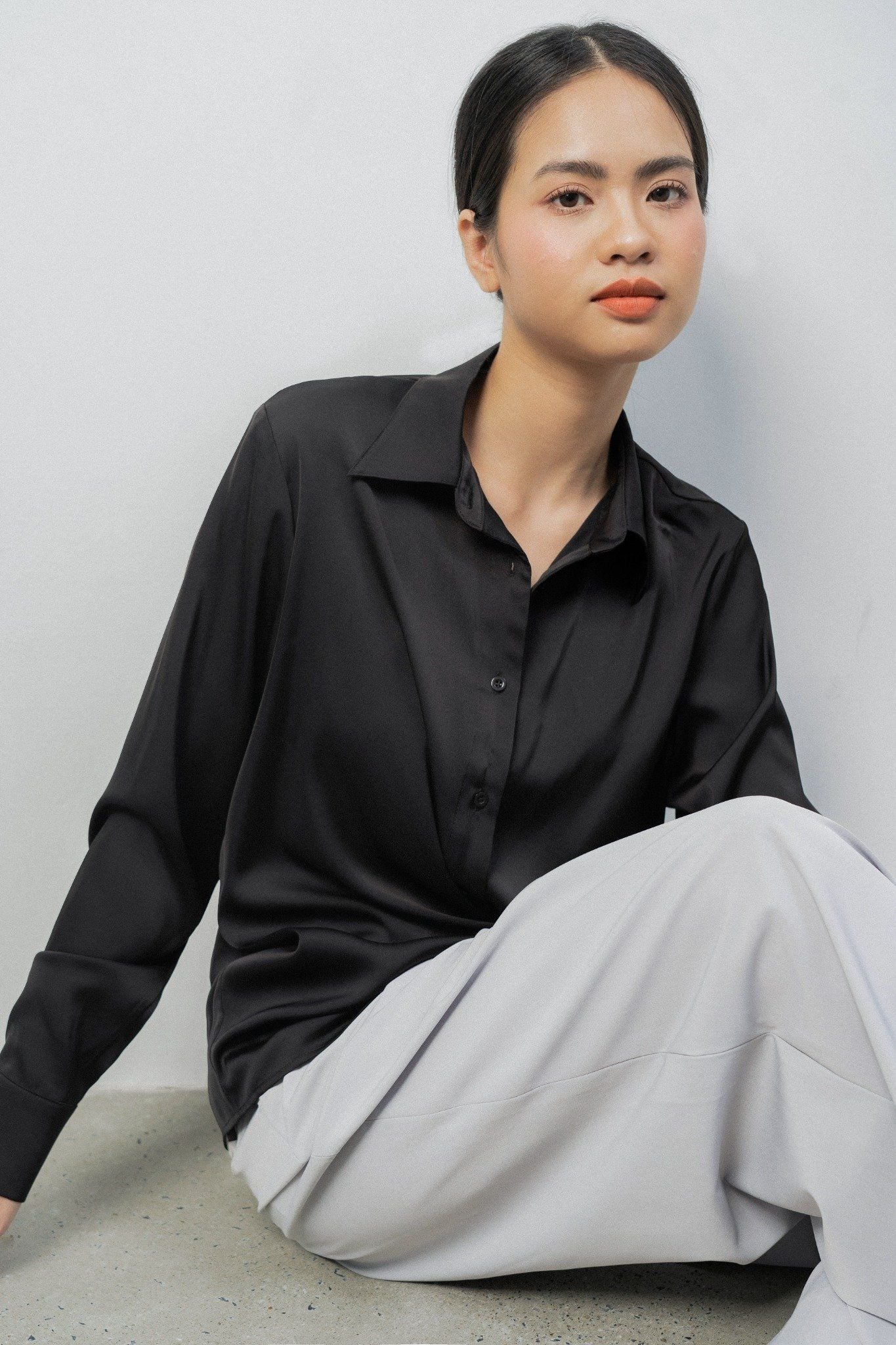 Áo Sơ Mi Lụa Nữ Bí Quyết Chọn Mua Phối Đồ Và Bảo Quản 6 Set đồ công sở với áo sơ mi lụa nữ