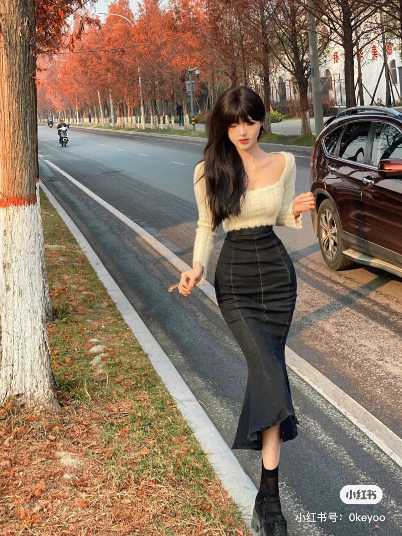 váy đuôi cá phối với áo gì