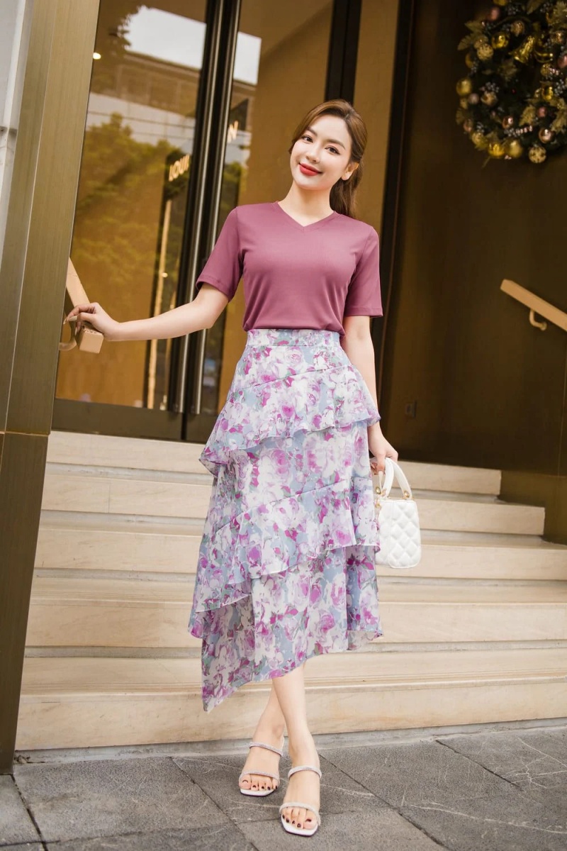 street style nữ với chân váy hoa