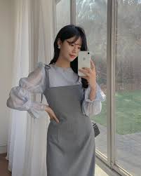 mix váy 2 dây với áo sơ mi