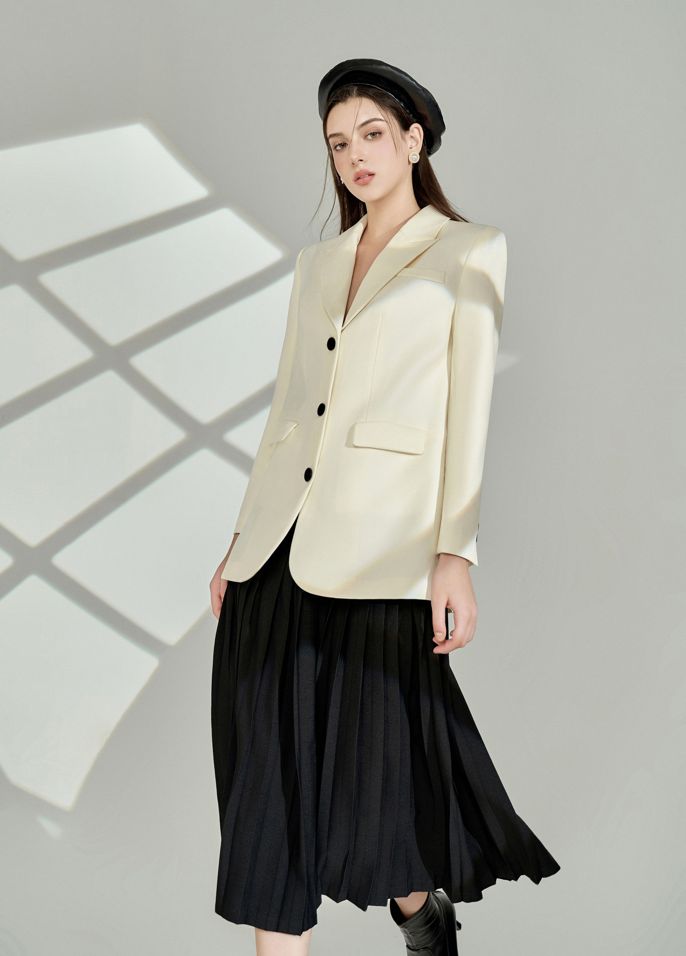 Phụ kiện cho set blazer và chân váy