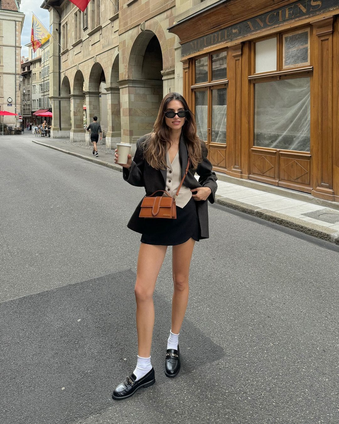 phối áo blazer với chân váy dài