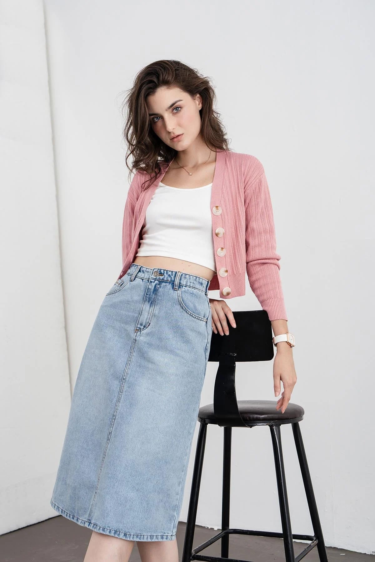 10+ Cách Phối Đồ Với Áo Len Cardigan Ngắn Cực Xinh 2026 4 phối đồ với áo len cardigan ngắn