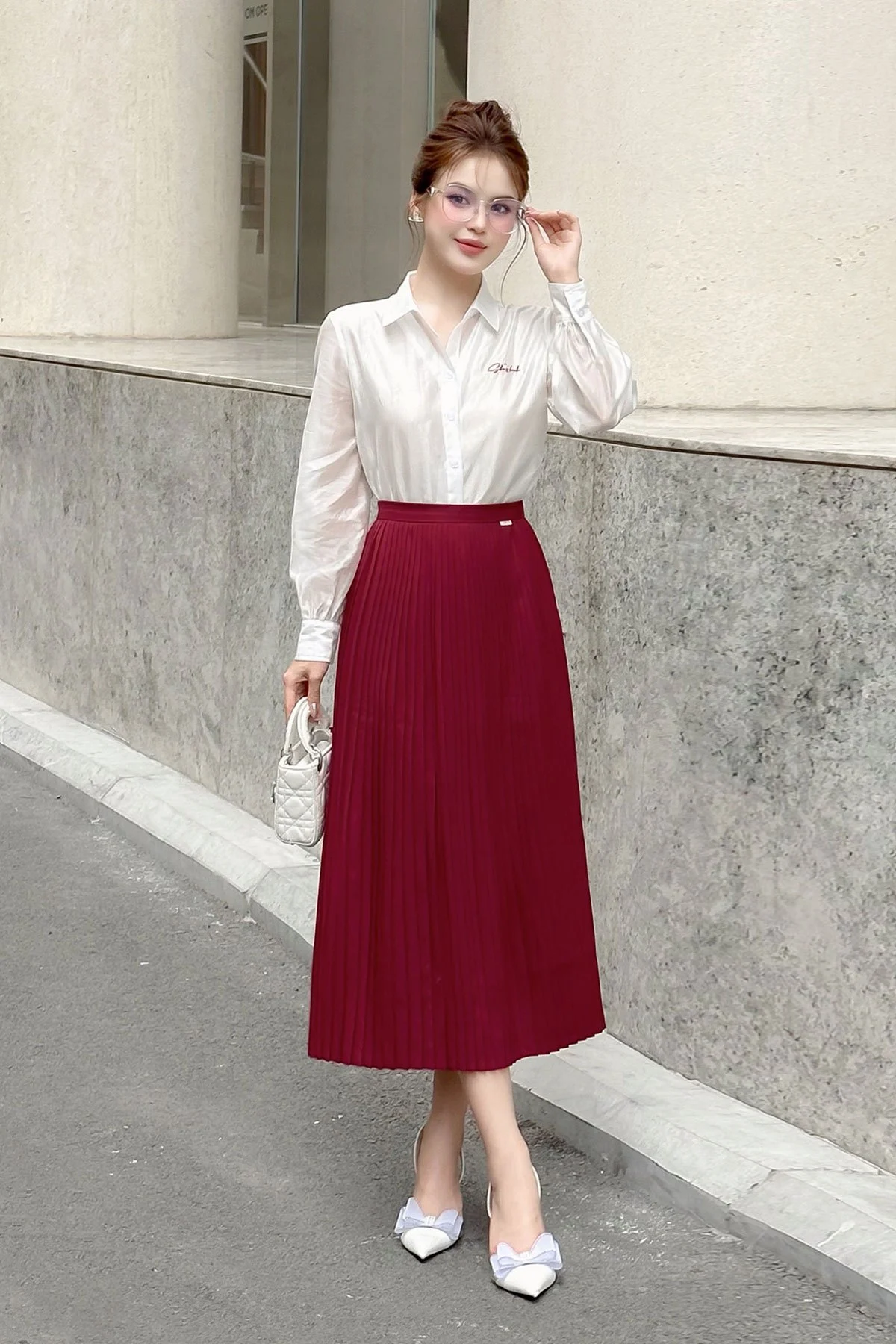 phối đồ với chân váy xếp ly dài